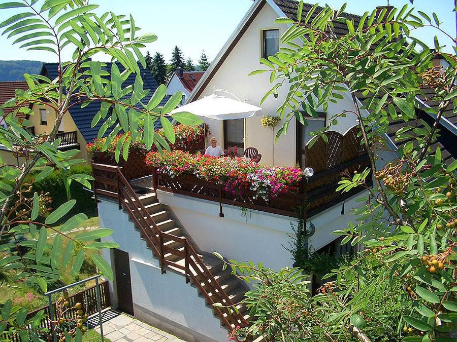 B&B Lichtenhain - Haus König Ferienwohnung 1 und 2 - Bed and Breakfast Lichtenhain