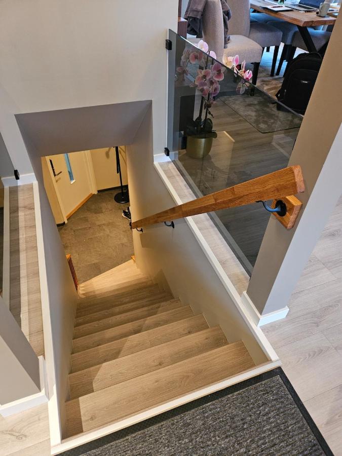 Newly renovated apartment in beautiful Haramsøy - B&B