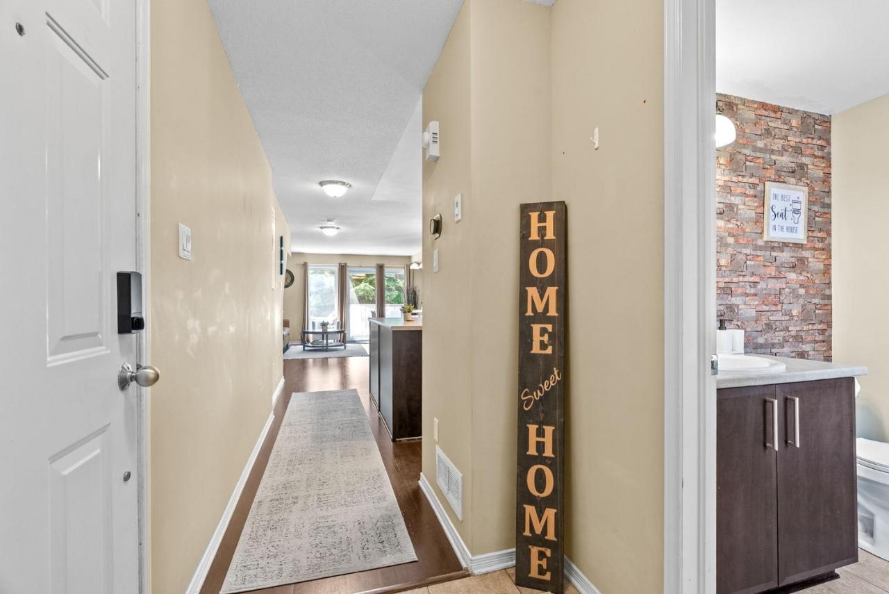 Cozy modern condo 15 mins from DT with Free Parking - B&B Ottawa