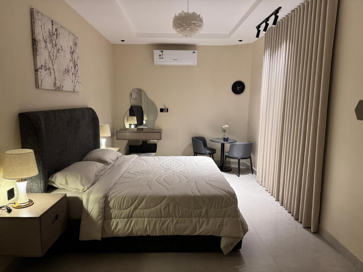 شقة بغرفتين نوم انيقه وصالة بتصميم عصري - B&B