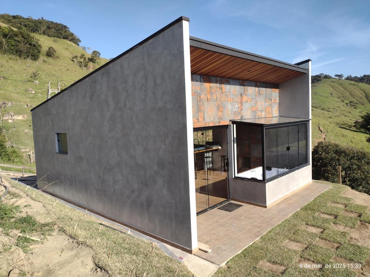 Cabana HouseLander - Bed and Breakfast Sapucaí-Mirim