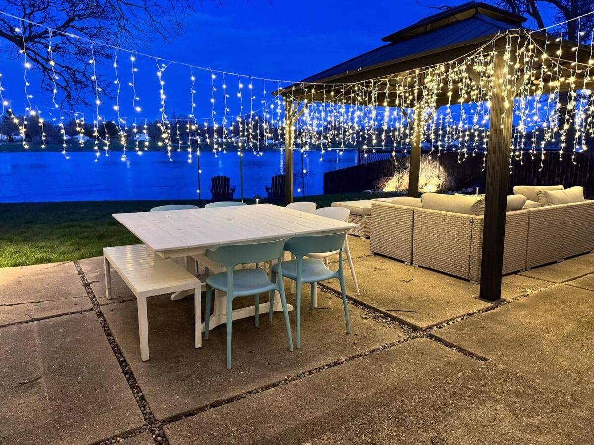 Waterfront Home with Arcade, MassageChair, Firepit - B&B