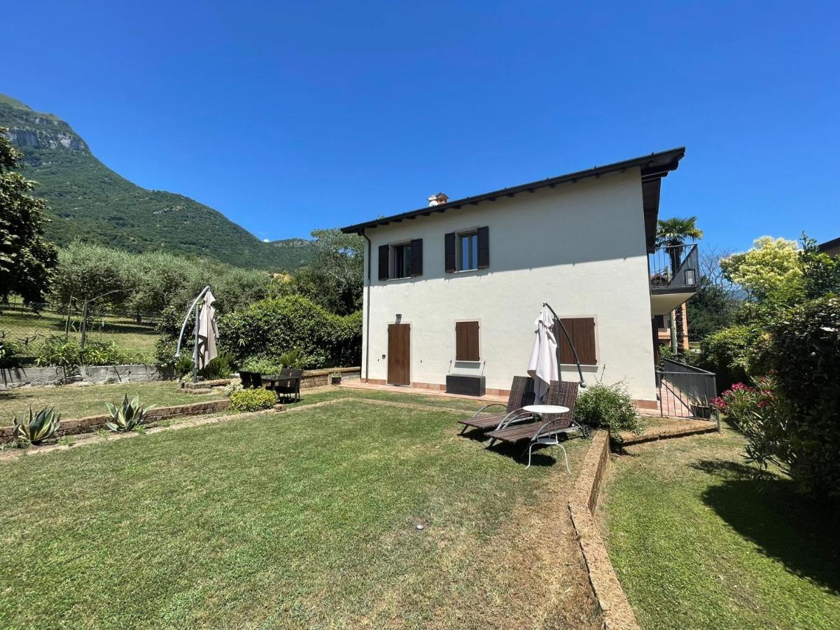 La Bolvedrina - Lake Como Villa Apartments - Garden & First Floor - B&B