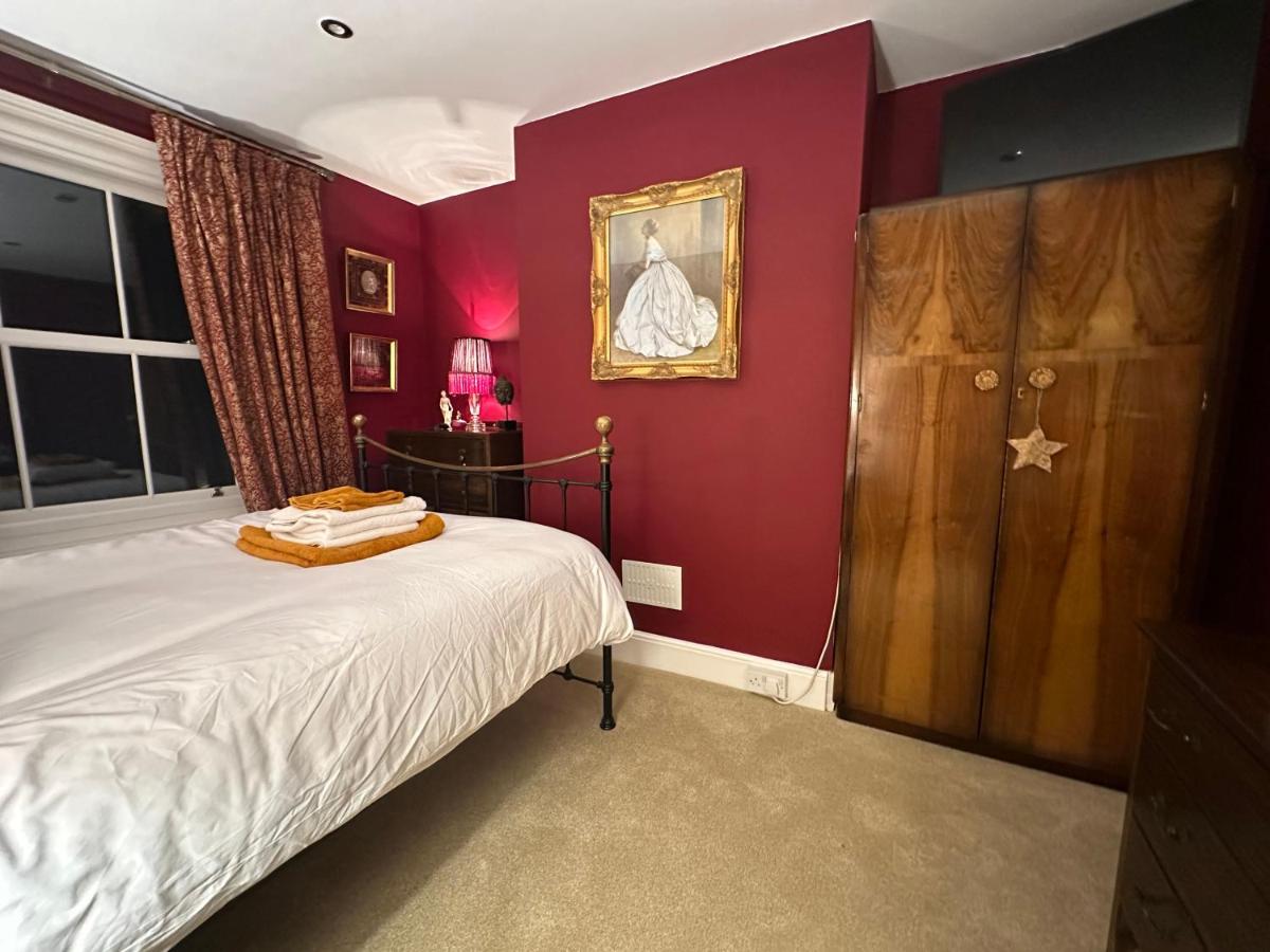Standard Double Room with Shared Bathroom
