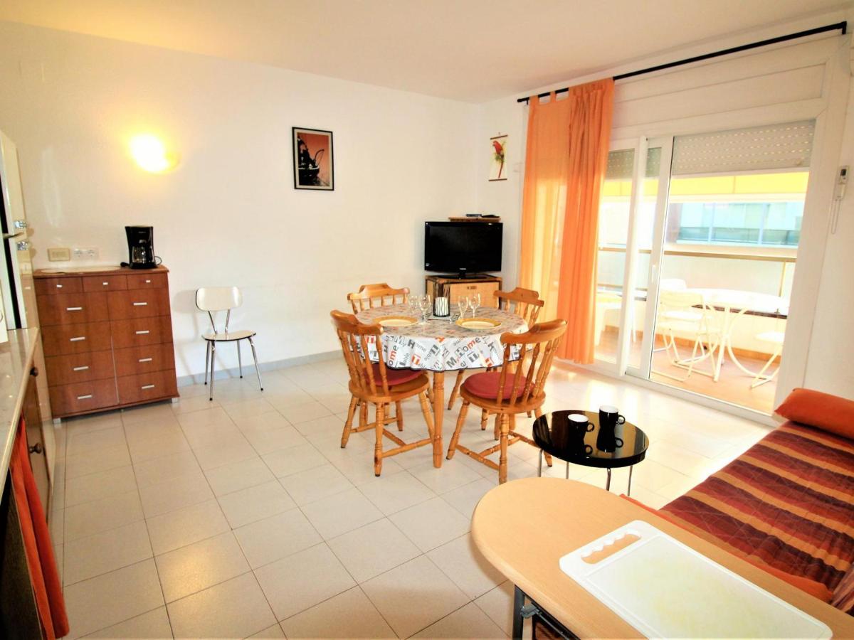 Apartamento acogedor cerca de playa y comercios en Roses, con terraza y parking gratuito - ES-258-75 - B&B Roses