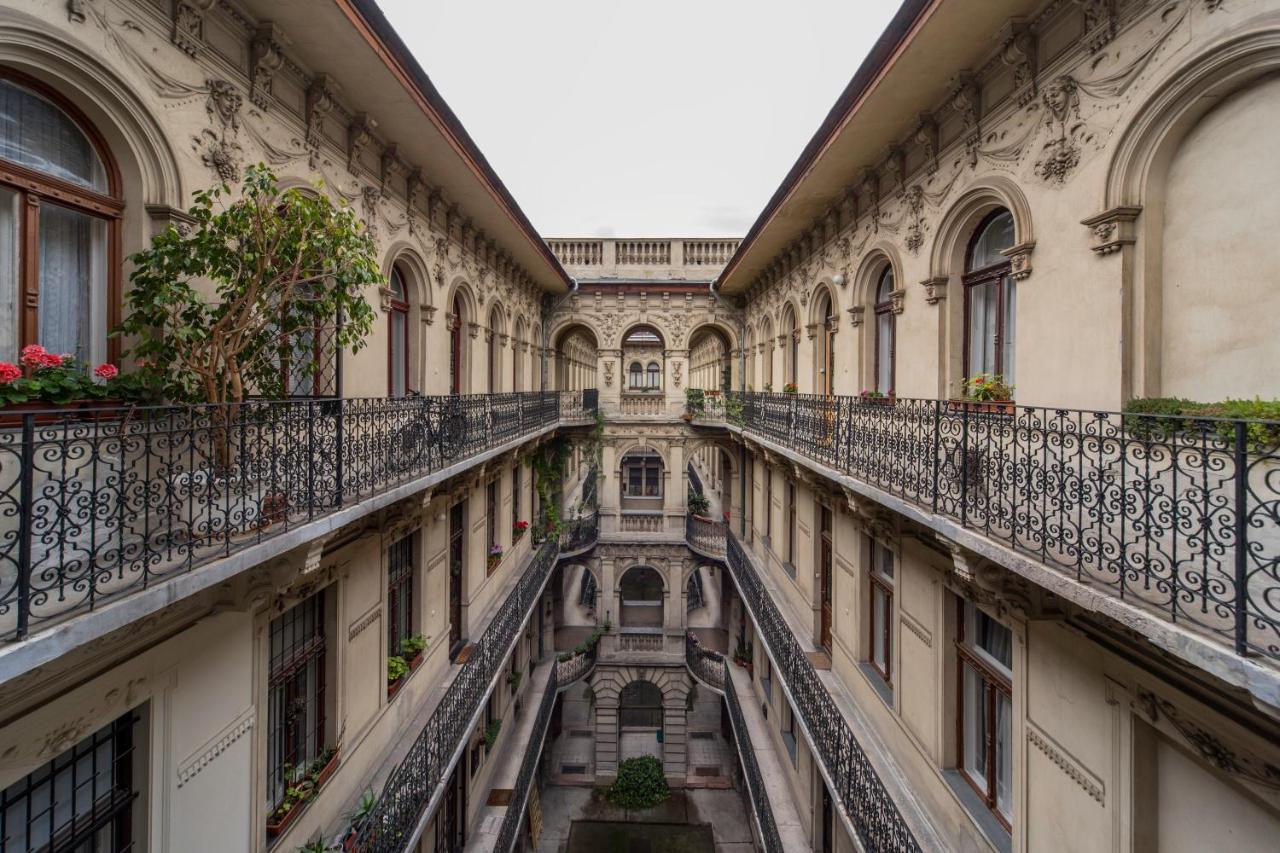 Historical building Brody Apartment - B&B Budapest