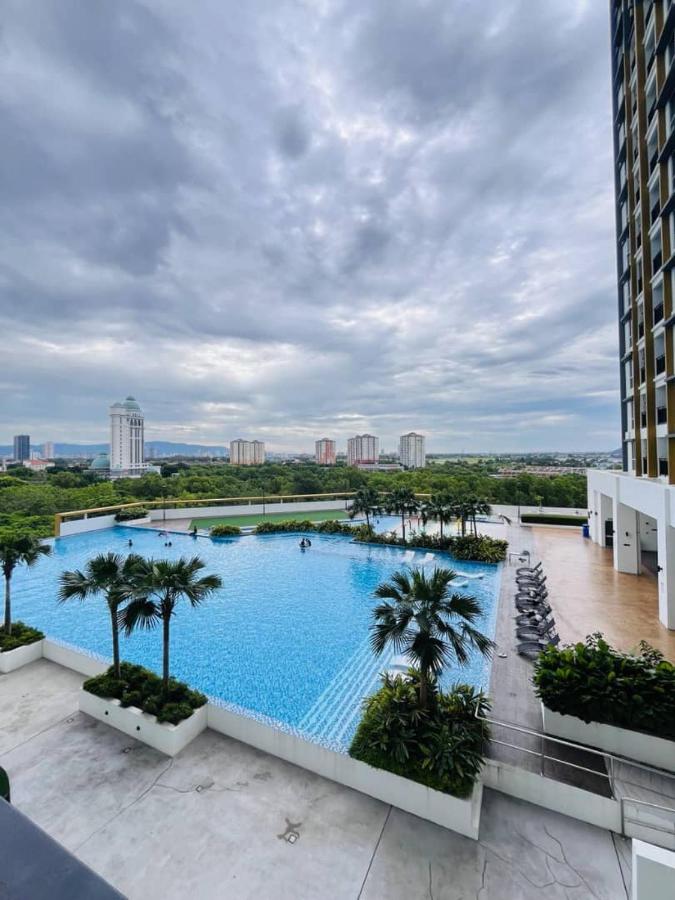 Marvel Theme Family Escape - Infinity Pool, Ps5, Indoor-Cinema with Balcony - M4 - B&B Bukit Mertajam
