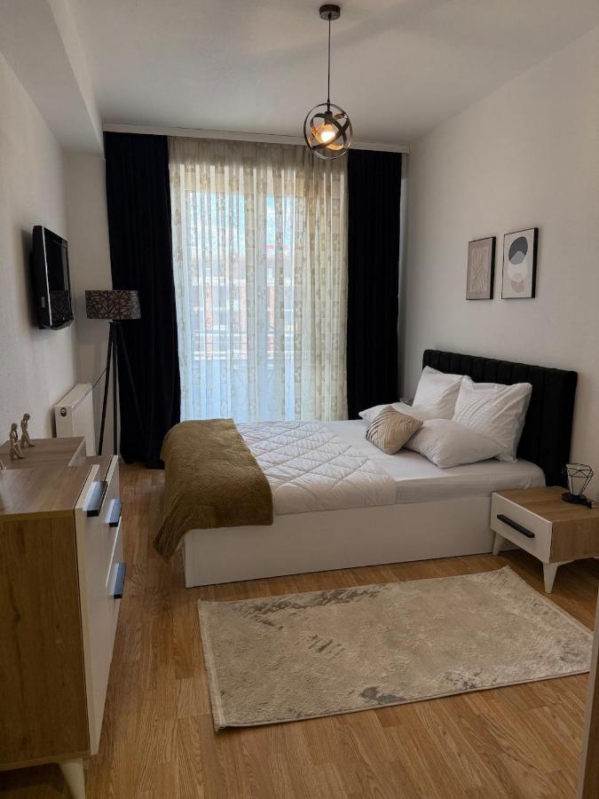 Cozy Central Apartment - B&B Gjakovë