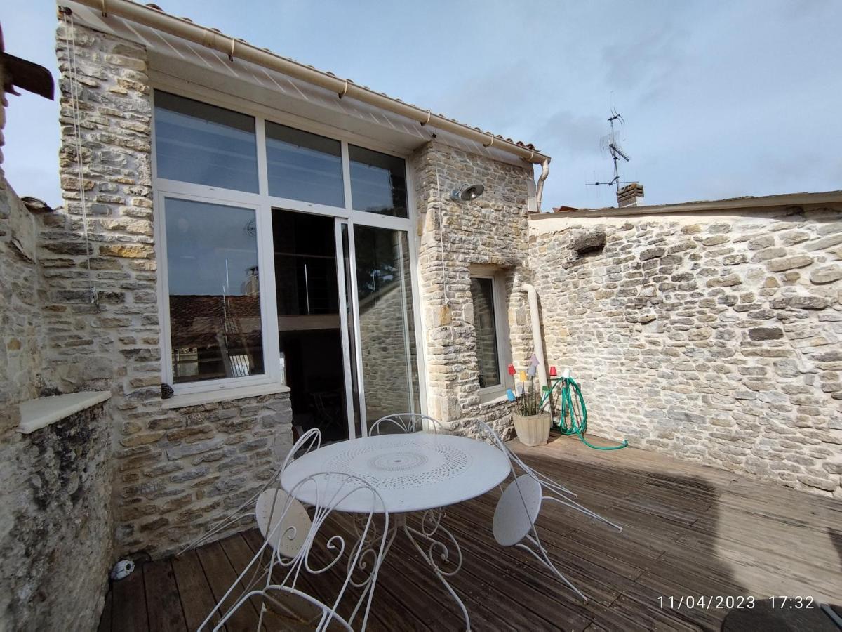 Maison de village au cœur des marais salants d'Oléron, à 100m des commerces - FR-1-778-20 - B&B