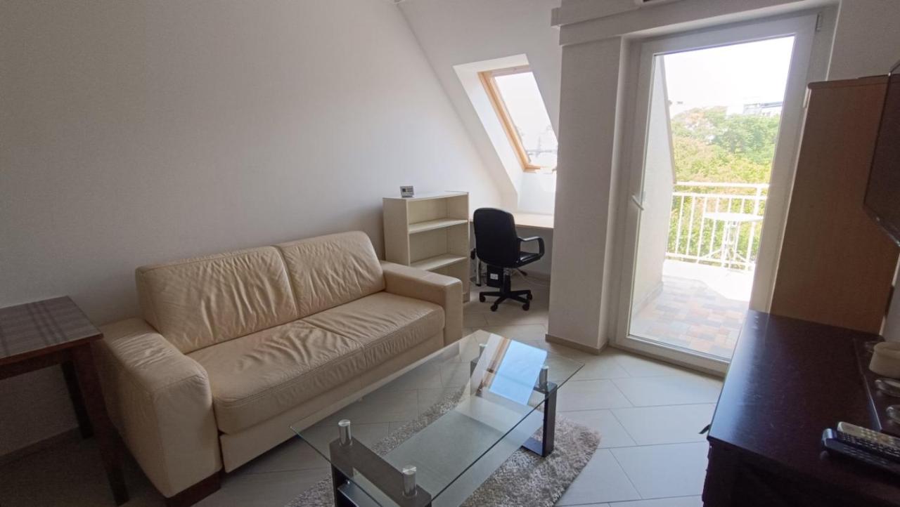 Farago - Resty apartmanok - B&B Seghedino