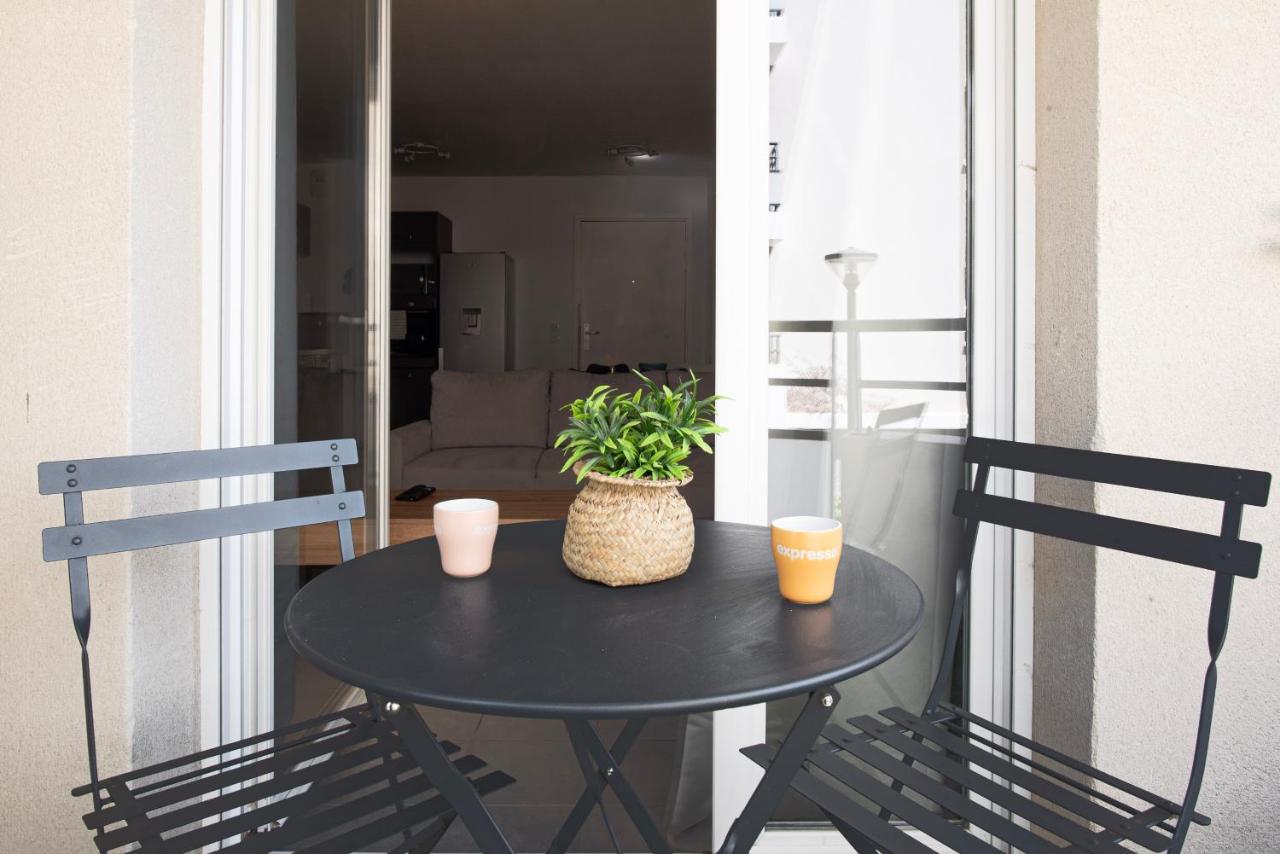 Appart Romarin - Proche Gare & Stadium - B&B Miramas
