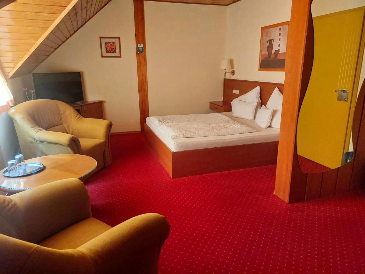 Standard Queen Room