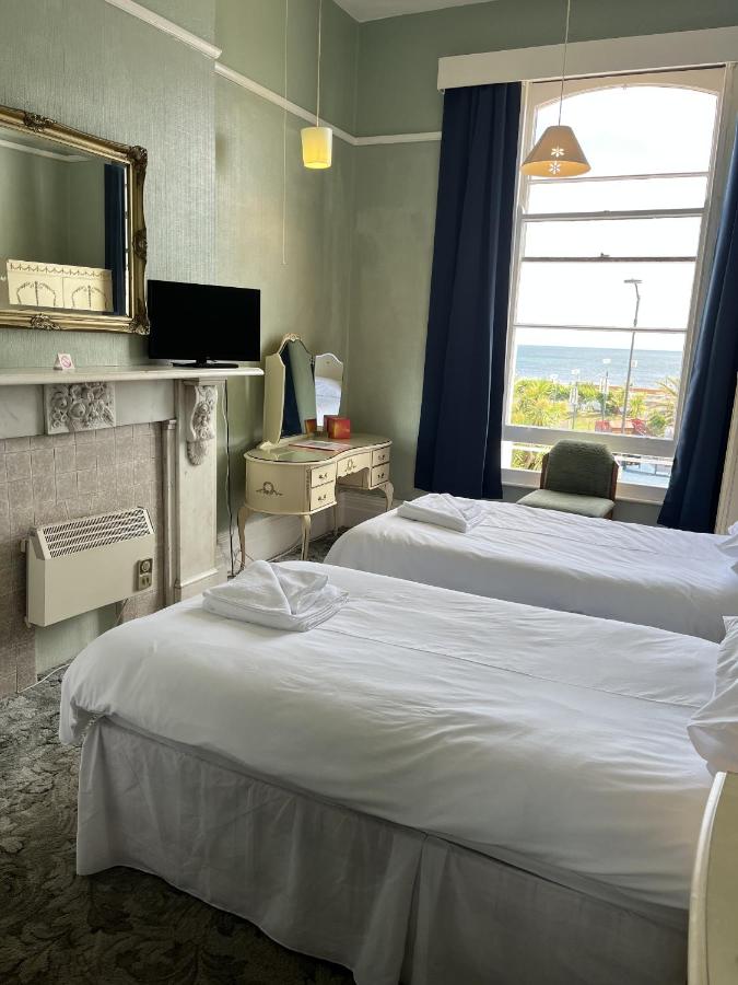 Camera Doppia con Letti Singoli con Bagno Privato 