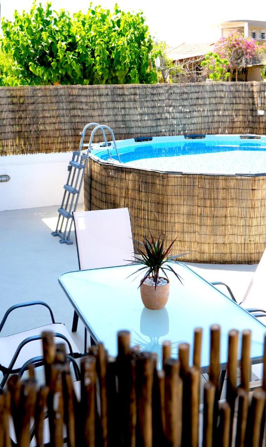 IKARUS apartment with courtyard & pool in Chania - B&B