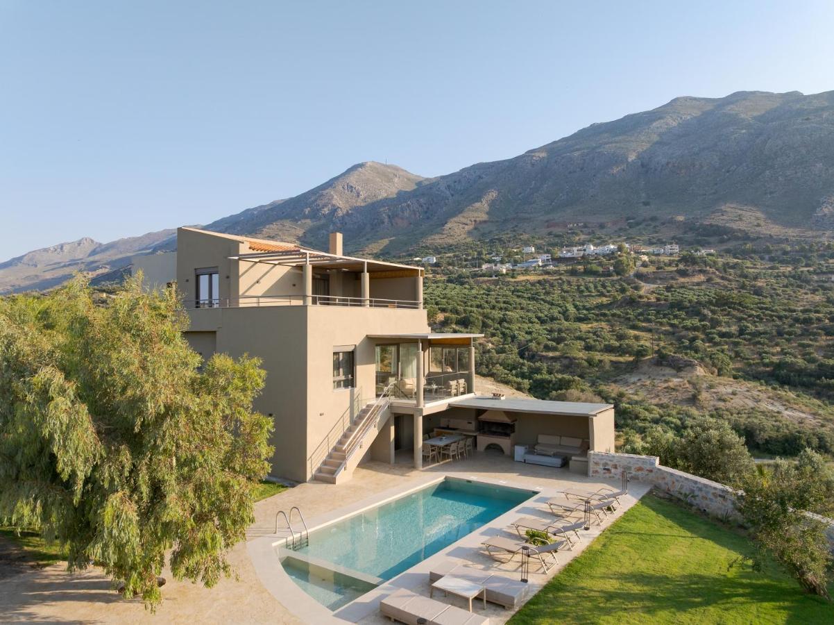 Villa Despina 1 Plakias Private Villa, Private Swimming Pool Garden,Amazing View - Chambres d'hôtes Lefkógeia