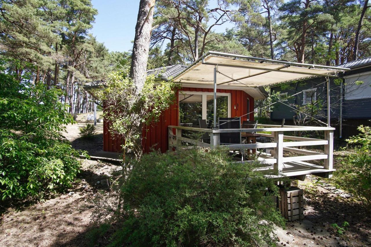 Ferienhaus Tipi 365 - strandnahes Ferienhäuschen mit Terrasse und kostenfreier Nutzung des AHOI!-Schwimmbades in Sellin - Chambres d'hôtes Ostseebad Göhren