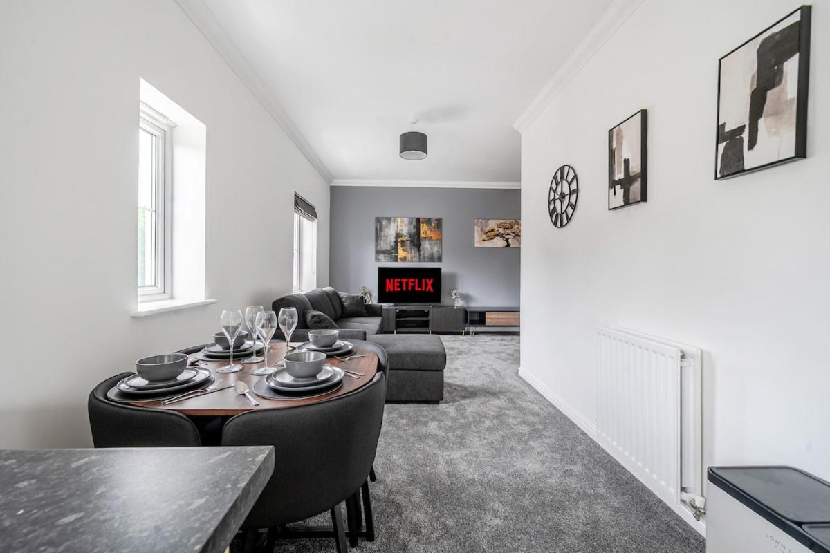 MODERN 2 BED APARTMENT LOCATED CHINEHAM BUSINESS PARK with FREE PARKING, WIFI, NETFLIX BY AI ESTATE GROUP - B&B Basingstoke