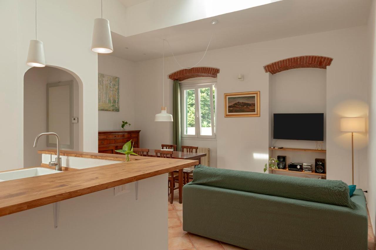 ELEGANTE APPARTAMENTO A POCHI PASSI DAL MARE E DAL CENTRo - Chambres d’hôtes Livourne