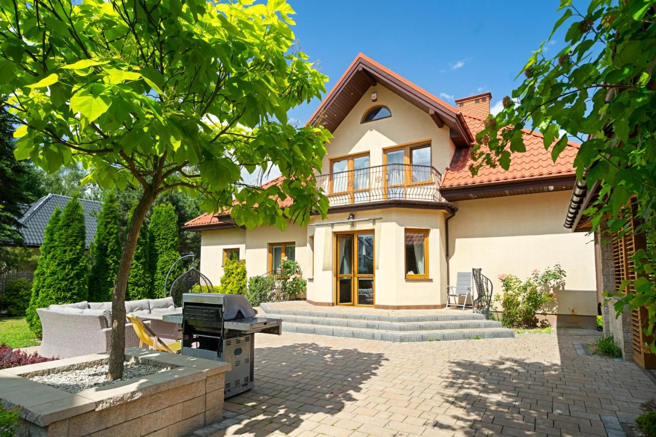 Dom Wakacyjny pod Warszawą z Ogrodem i Grillem - B&B