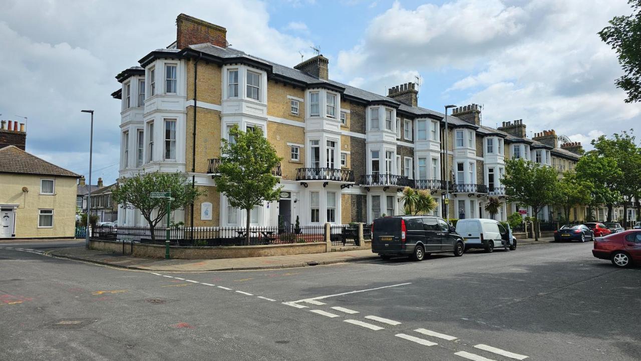 Seahorse Guest House Room 3 - Twin - B&B Great Yarmouth