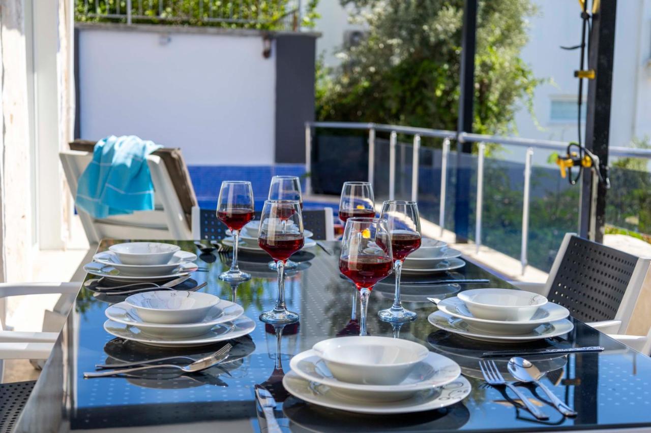 Sea view 5 En-suit villa, pool heatable, free WIFI VillaHappy in Kalkan - B&B Kas