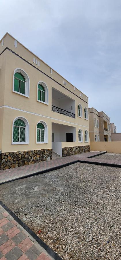 Hasik Beachfront Apartments - Chambres d'hôtes Al Buraymi
