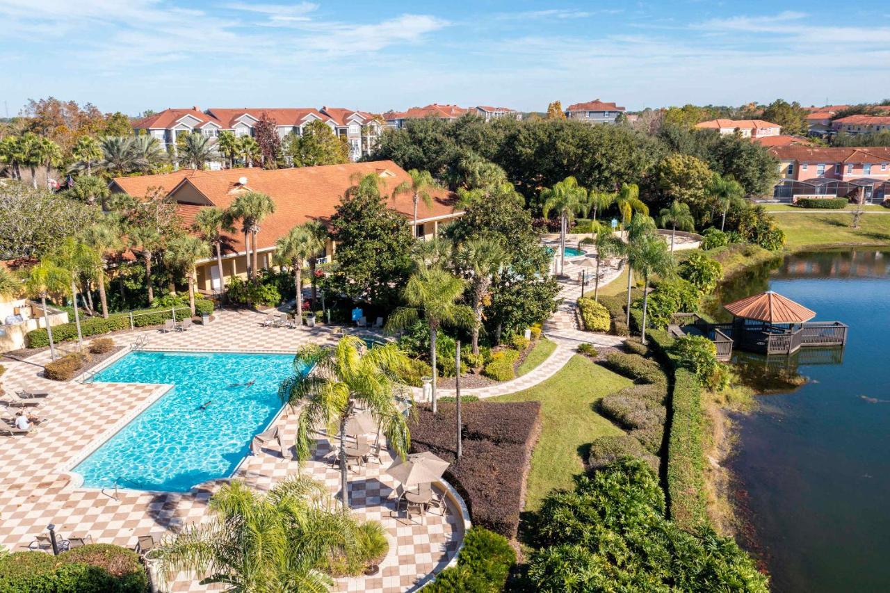 Spectacular House with 3BR - Private Pool, BBQ - Minutes from Disney! - B&B Kissimmee