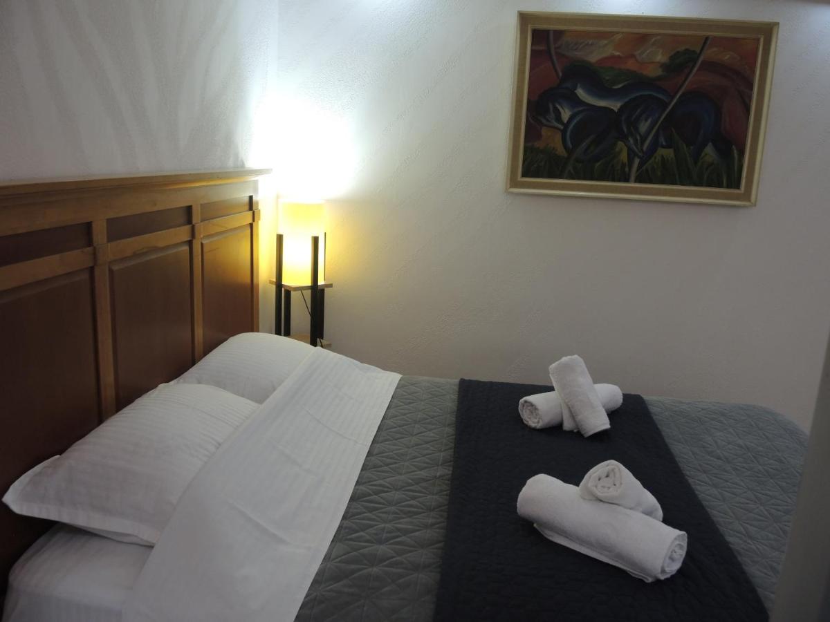 Doppelzimmer mit Balkon