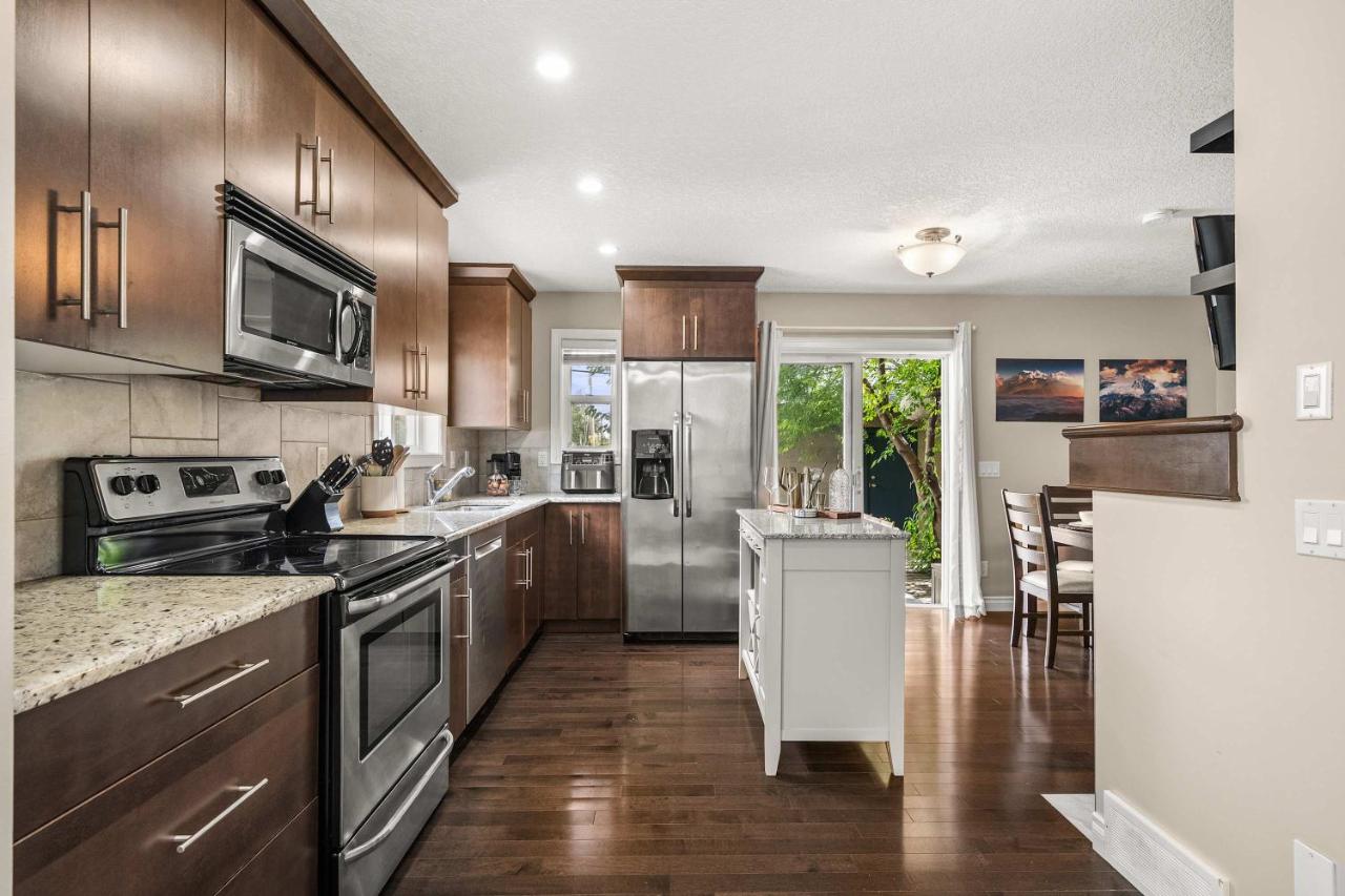 Social Haus Trendy 3BR Townhome in Bridgeland YYC - Ferienwohnung Calgary