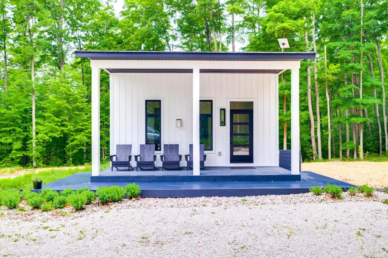 Modern Bellaire Cabin Less Than 5 Mi to Lake and Slopes! - B&B