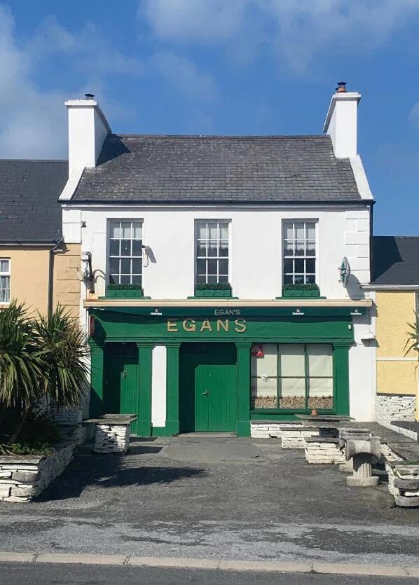 Egan's Bar Apartment - B&B