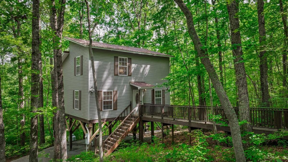 Peaceful Hideaway Treehouse near Little River Canyon - B&B