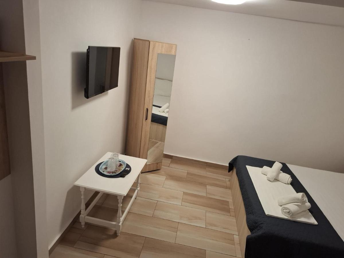 Camera Matrimoniale Deluxe (2 Adulti + 1 Bambino) 