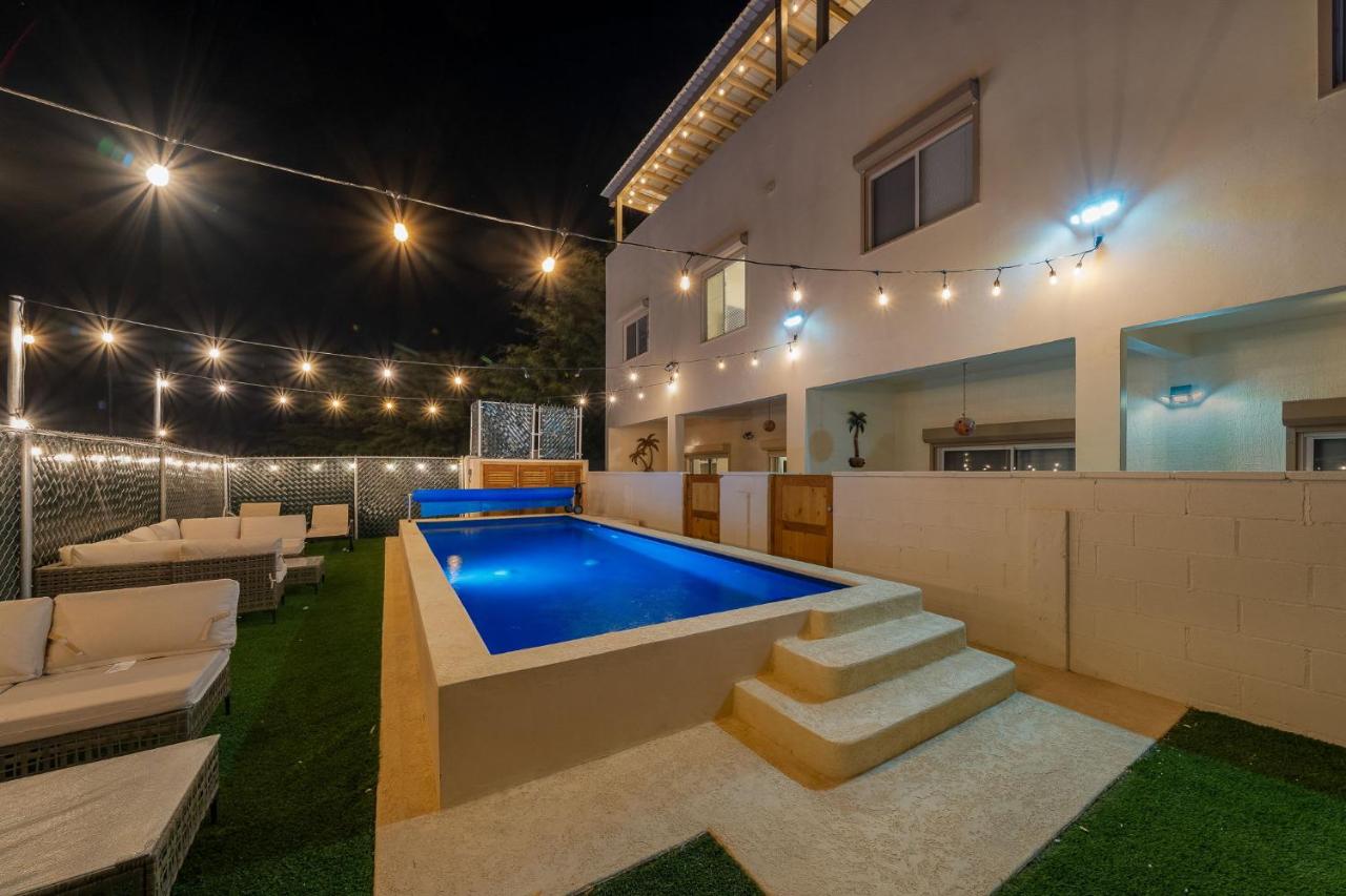 3 Story House 3BR 2BA Rooftop View with Heated Pool - B&B