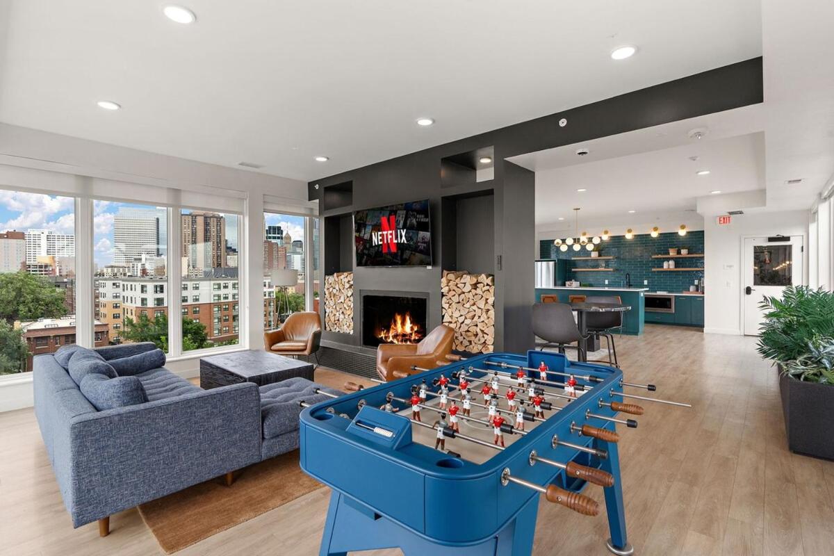 E501 Spacious & Stylish 2bedroom Condo In Downtown Minneapolis, Minutes From Minneapolis Convention Center & US Bank Arena - B&B Minneapolis