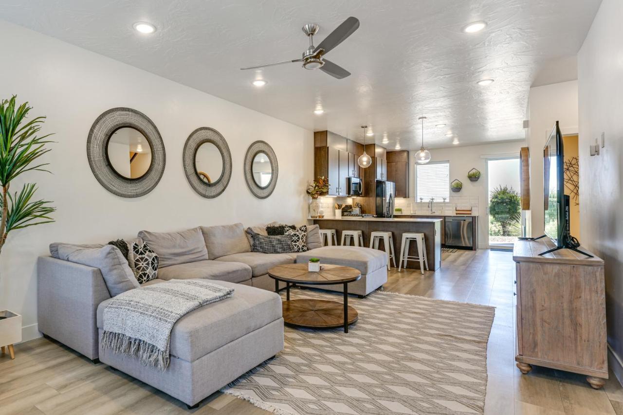 7 Mi to Snow Canyon: Townhome w/ Arcade Games! - Chambres d'hôtes Saint George