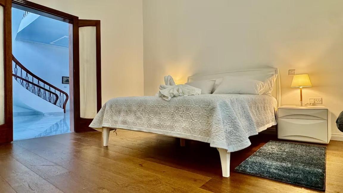 Double Room with Private External Bathroom