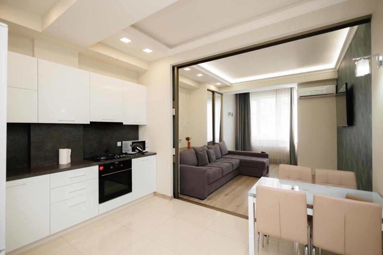 Sky House Main Street Apartments - Bed and Breakfast Chisinau