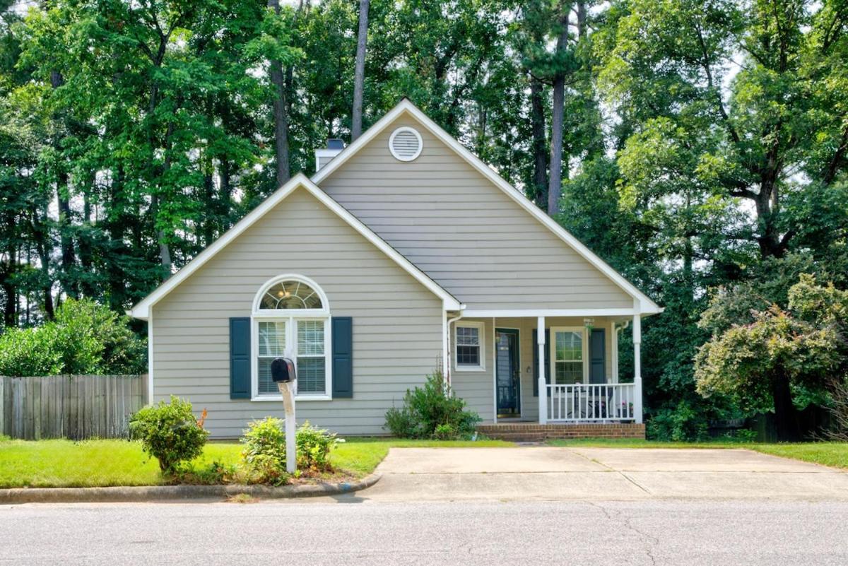 3 Beds, Kids Friendly Ranch,Jaccuzzi Tub,Walk to Food Lion,Restaurant, Keurig , sleep noise machine,,Crib,5G - Ferienwohnung Cary