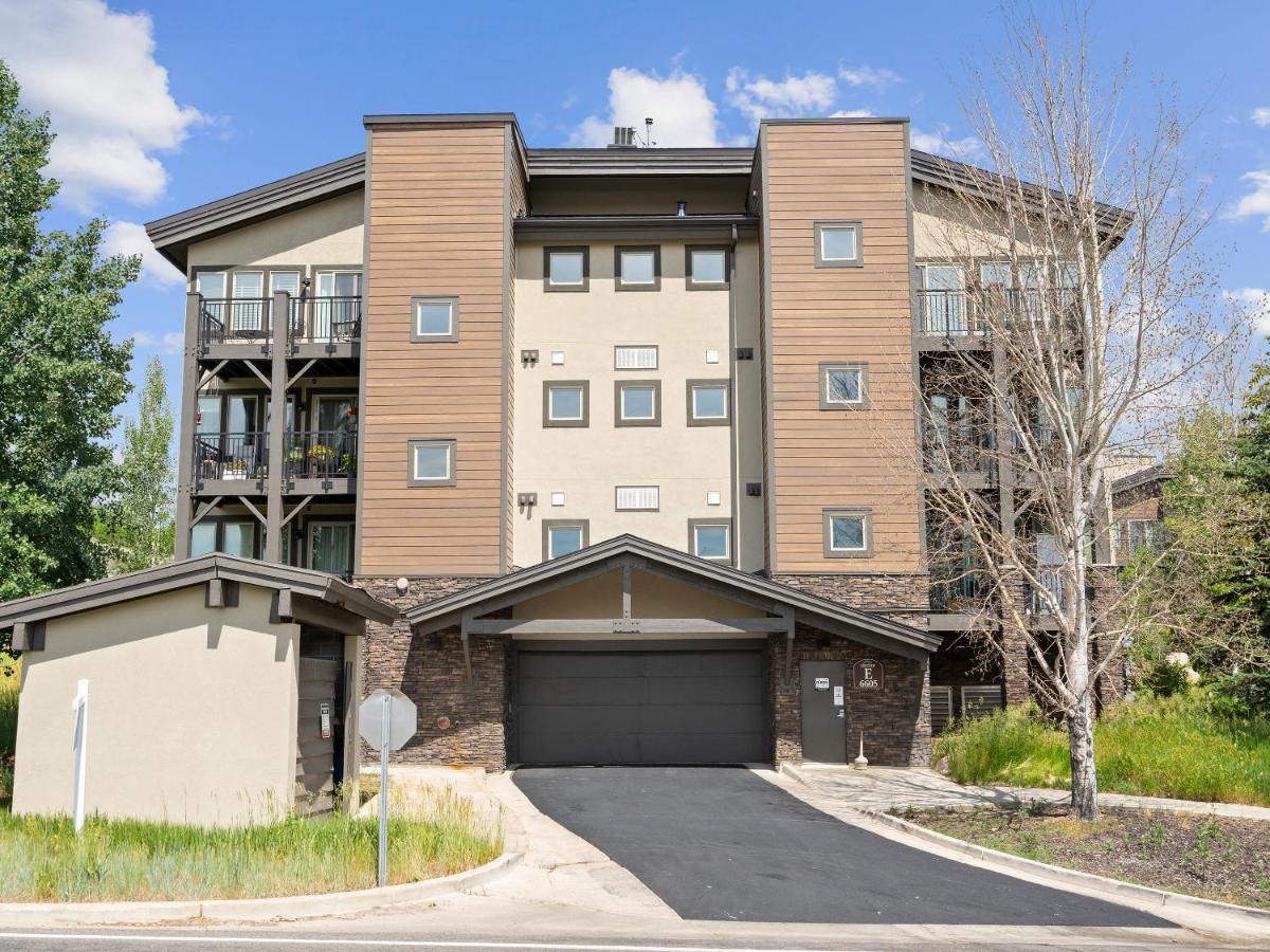 2 Bedroom Condominium with Loft #303E