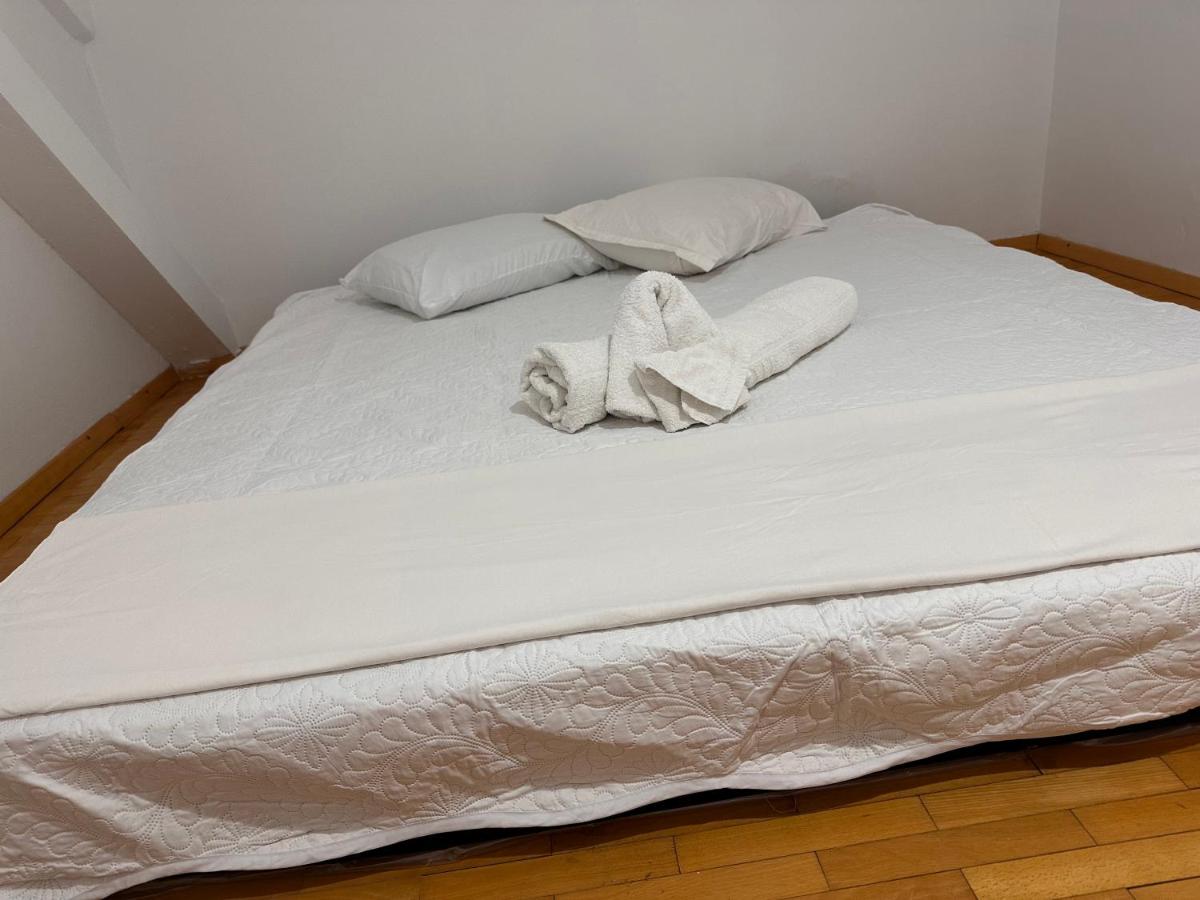 Sparta- Minimalism - B&B