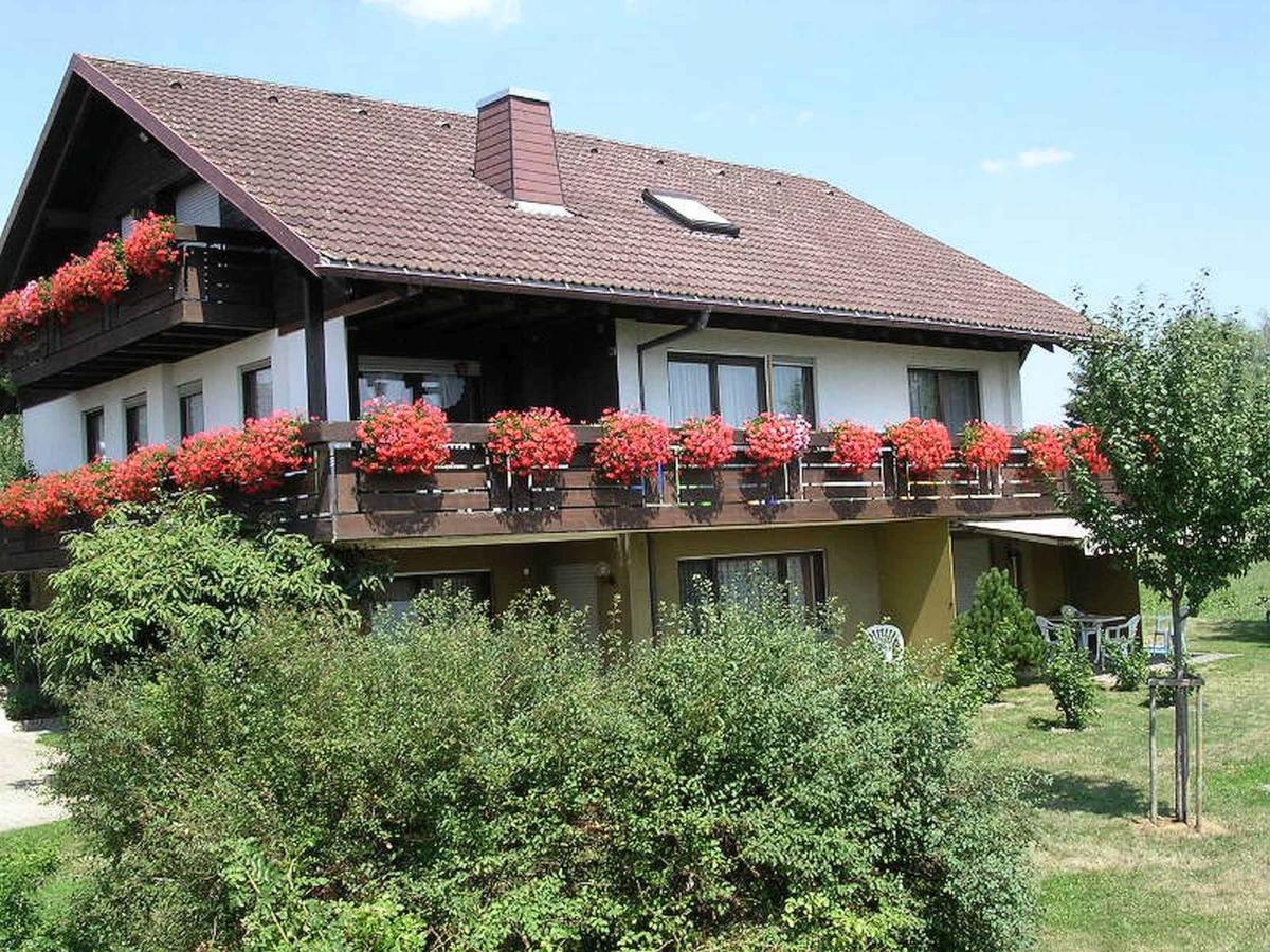 B&B Weilheim - Ferienwohnungen Tröndle im Rosendorf - Bed and Breakfast Weilheim