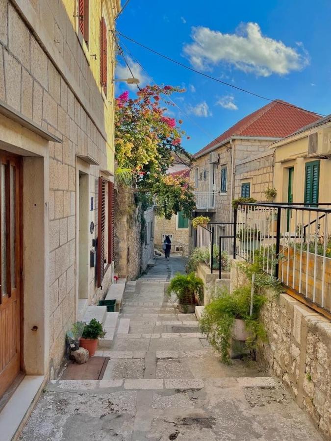 Apartments by the sea Povlja, Brac - 21810 - B&B Povlja