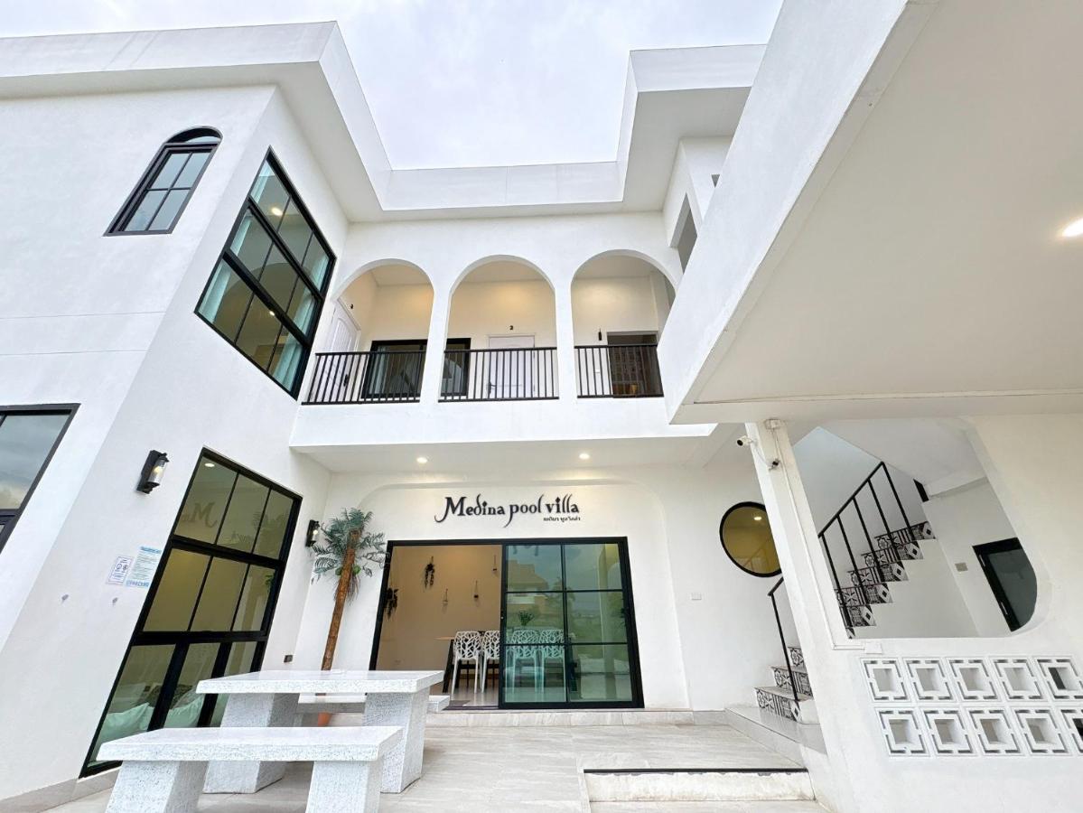 Medina Private Pool Villa-บางแสน - B&B