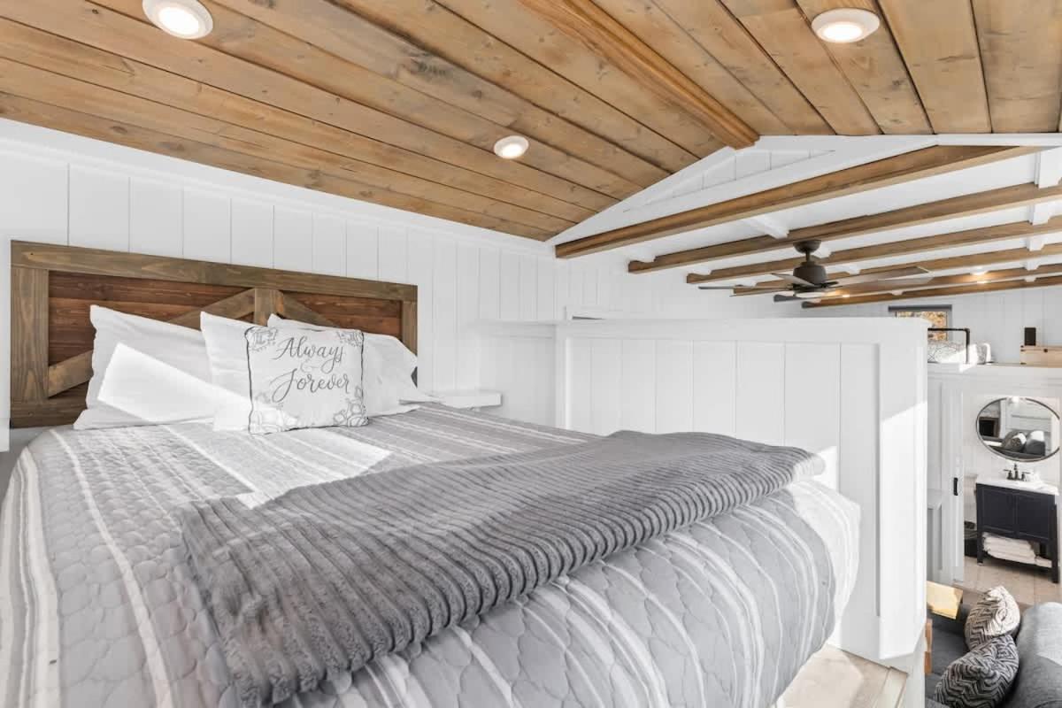 Tiny Home | Lewis Ranch 1 - B&B Lindsay
