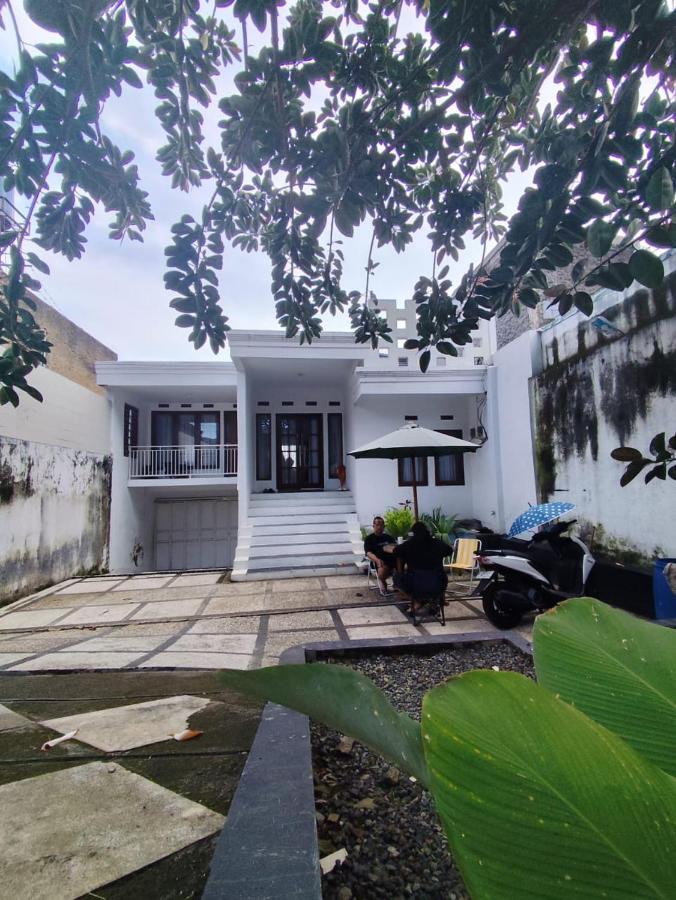 Dinasty Living Villa - B&B Cileunyi