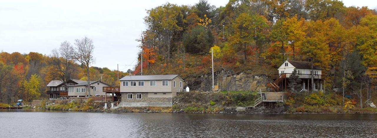 Modern Lakeview Escape - B&B
