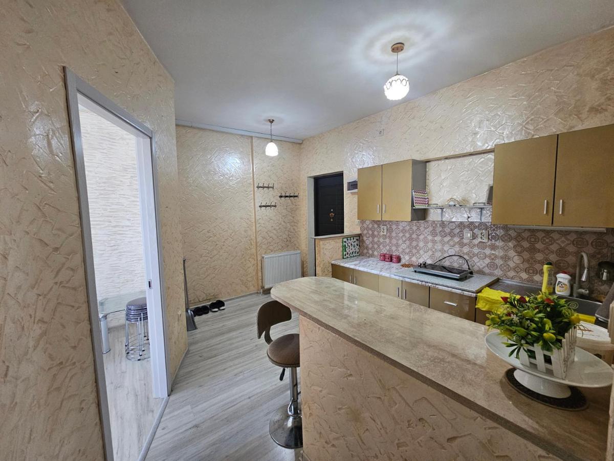 Two-Bedroom Apartment Двухкомнатная квартира - Ferienwohnung Batumi