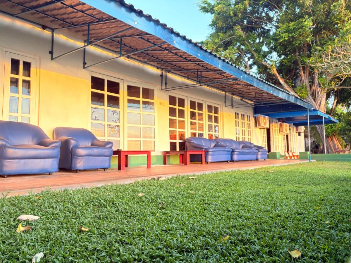 Shore Beach Villa - Ferienwohnung Unawatuna