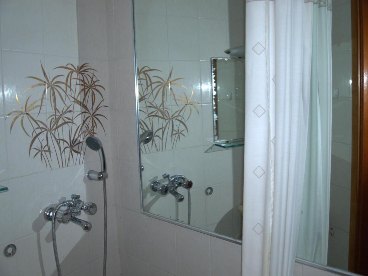 Standard Twin Room with Mountain View
